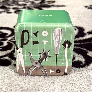 Vintage Fossil Green Metal Tin Watch Box! Intentional distressing all around new